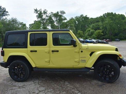 Used 2022 Jeep Wrangler Unlimited Sahara w/ Cold Weather Group AWD/4WD image 9