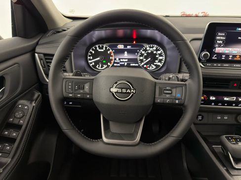 New 2026 Nissan Rogue SV FWD image 17