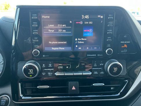 Used 2021 Toyota Highlander LE image 11