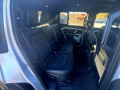 Certified 2023 Land Rover Defender 130 X-Dynamic SE image 19