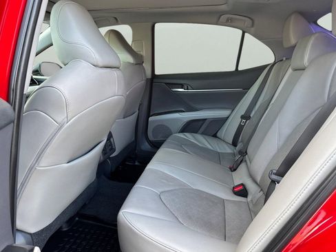 Used 2020 Toyota Camry XSE image 6