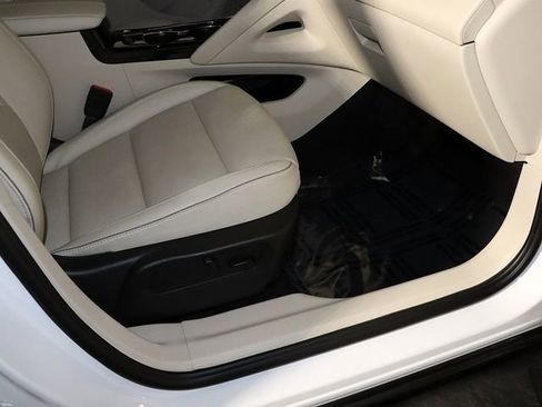 Used 2023 Buick Envision Essence image 35