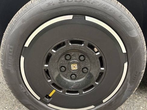 Used 2025 Rivian R1S Adventure AWD/4WD image 17
