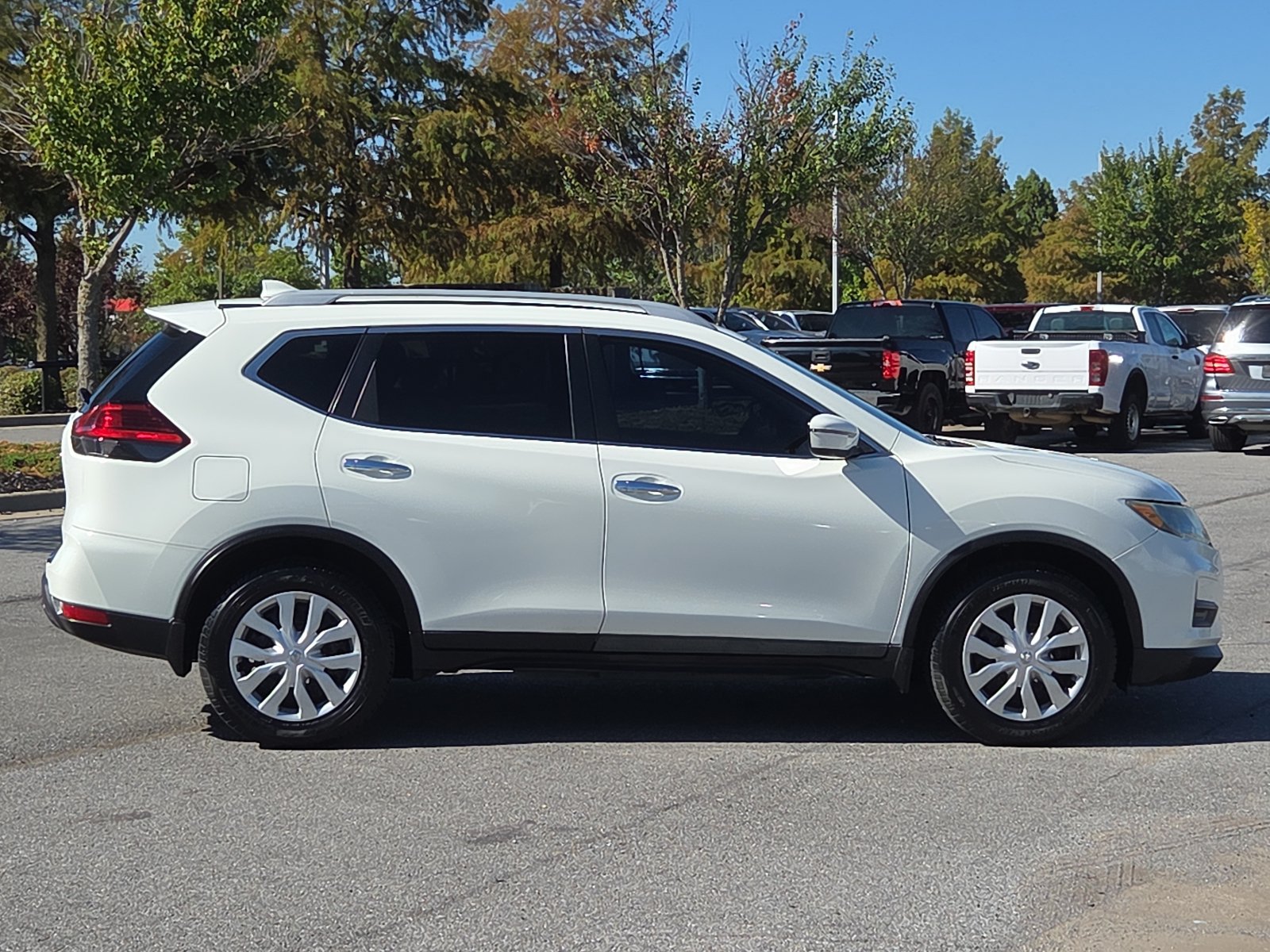 Used 2017 Nissan Rogue S w/ Appearance Package FWD image 6