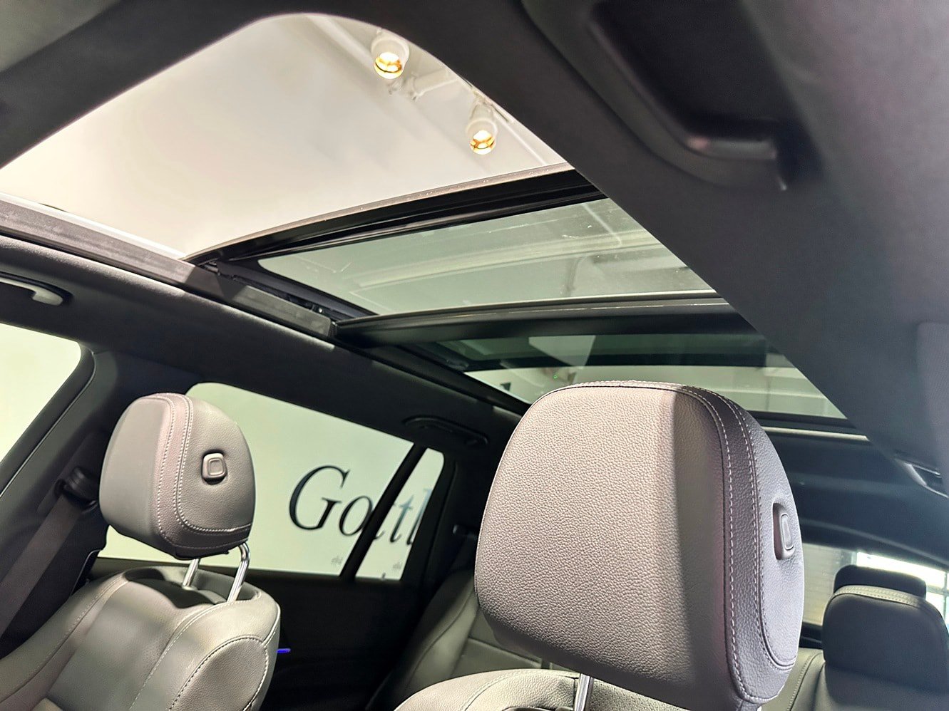 Certified 2025 Mercedes-Benz GLS 450 4MATIC image 31