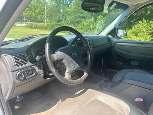 Used 2004 Ford Explorer Sport XLT image 8