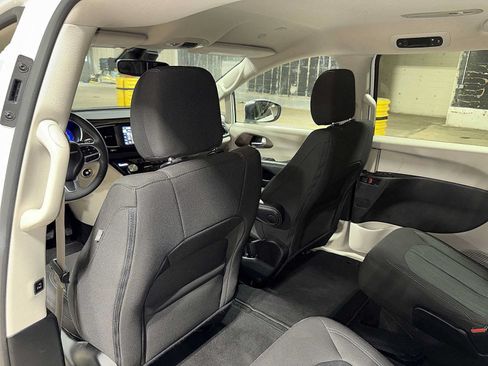 Used 2023 Chrysler Voyager LX FWD image 27
