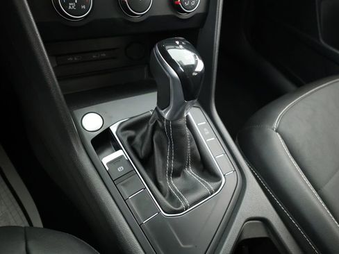 Used 2022 Volkswagen Taos SE w/ Panoramic Sunroof Package image 15