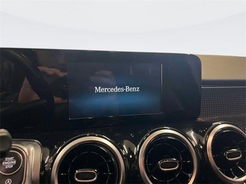 Certified 2021 Mercedes-Benz GLB 250 4MATIC image 26
