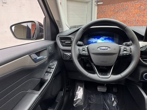 Used 2022 Ford Escape SEL w/ Technology Package image 13