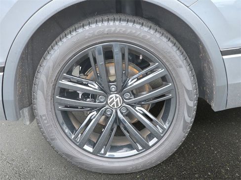 Used 2022 Volkswagen Tiguan SE R-Line image 37