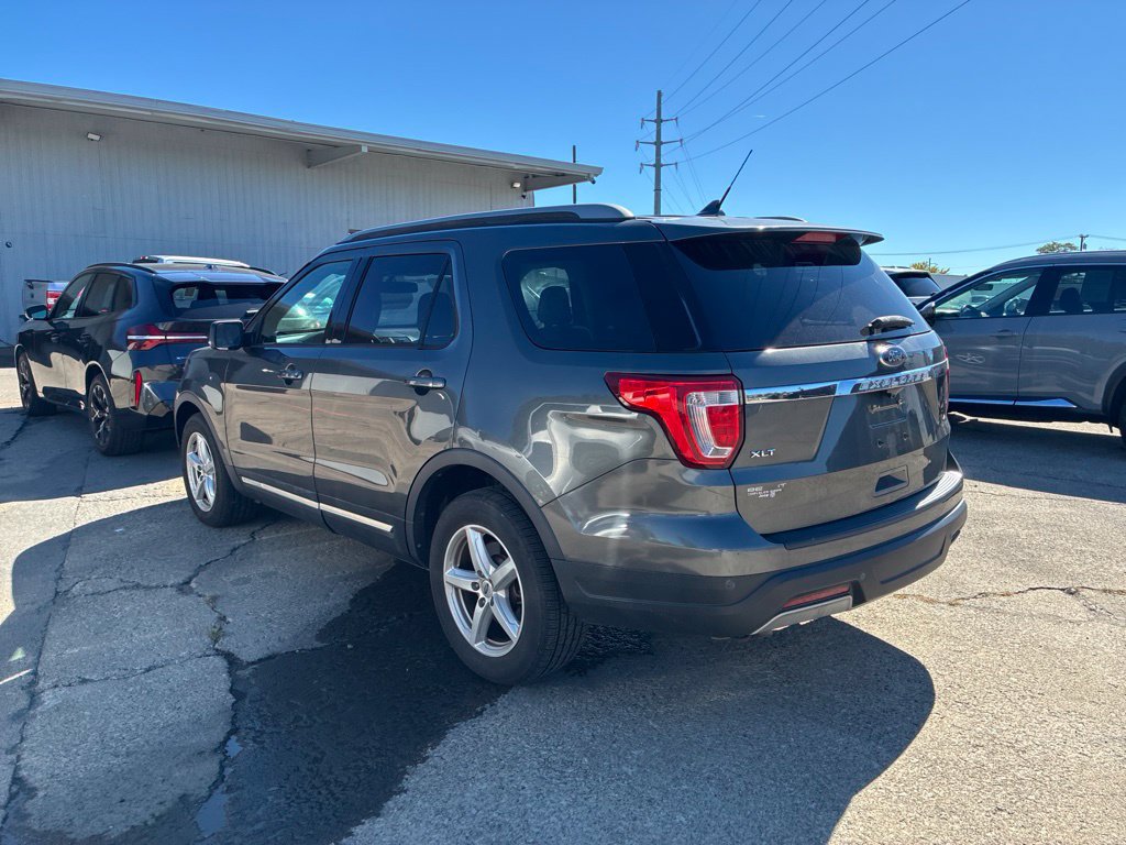 Used 2019 Ford Explorer XLT w/ Equipment Group 201A FWD image 3