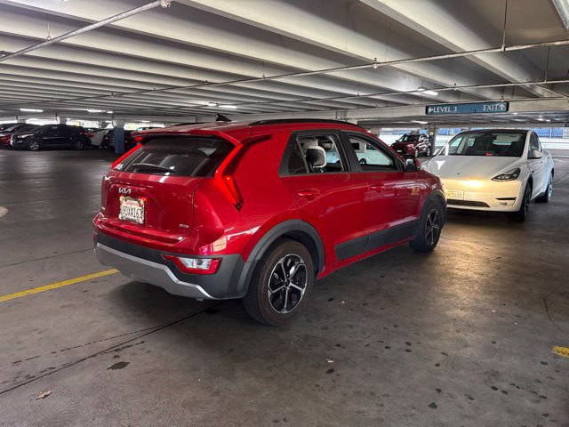 Used 2023 Kia Niro EX FWD image 4