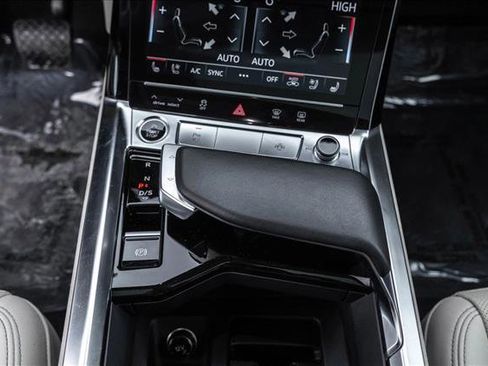 Used 2024 Audi Q8 e-tron Premium Plus w/ Premium Plus Package image 20