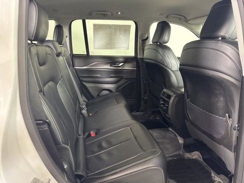 Used 2023 Jeep Grand Cherokee Limited w/ Trailer Tow Prep Group (B) AWD/4WD image 5