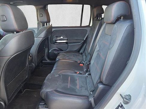 Used 2022 Mercedes-Benz GLB 250 4MATIC image 11