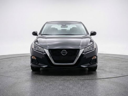 Used 2025 Nissan Altima 2.5 SV image 2