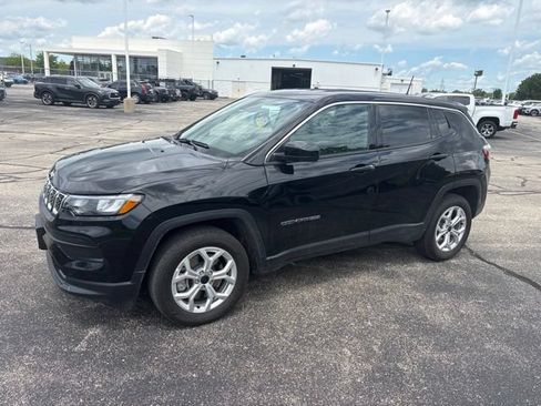 Used 2025 Jeep Compass Sport AWD/4WD image 2