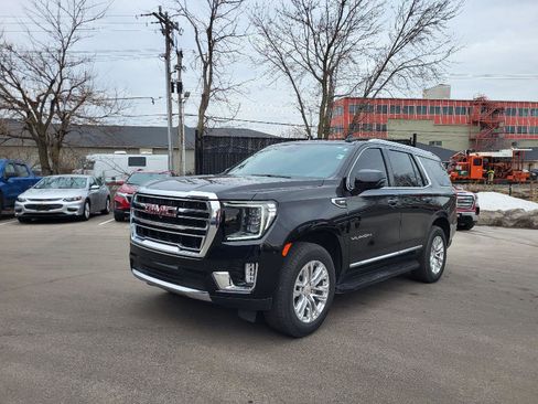 Used 2023 GMC Yukon SLT w/ SLT Premium Package image 7