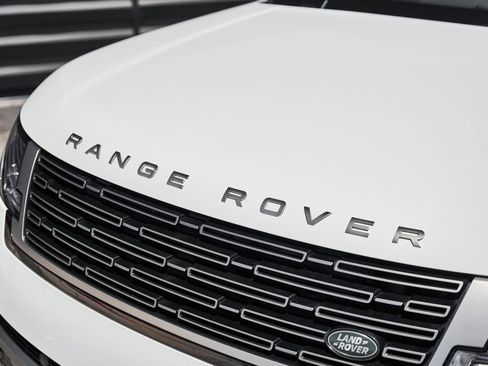 Used 2025 Land Rover Range Rover SE AWD/4WD image 7