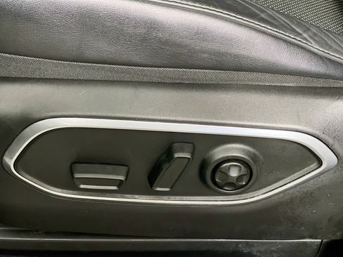 Used 2024 Jeep Wagoneer Series II w/ Flexible Seating Group RWD image 15