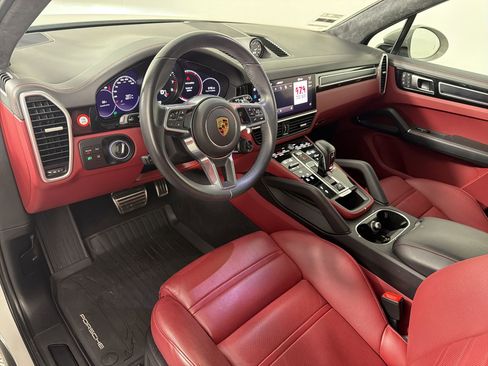 Certified 2023 Porsche Cayenne GTS AWD/4WD image 4