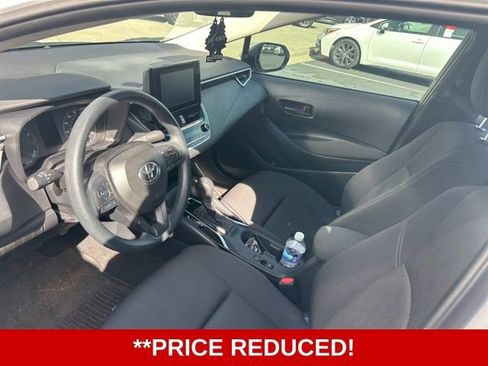 Used 2025 Toyota Corolla LE image 2