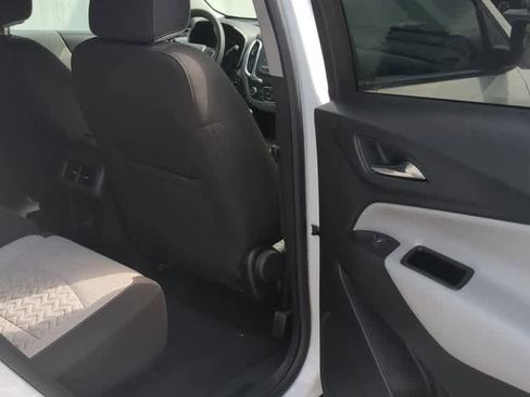 Used 2022 Chevrolet Equinox LS image 18