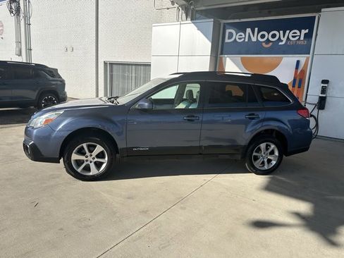Used 2014 Subaru Outback 2.5i Limited image 9