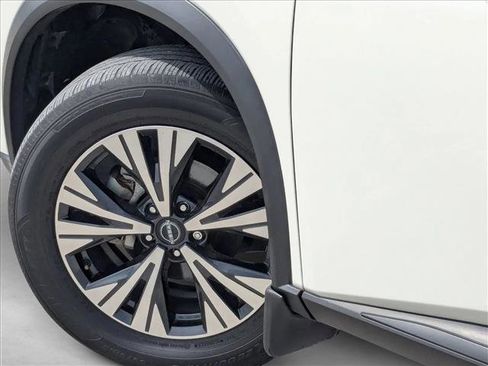 Used 2023 Nissan Rogue SV w/ SV Premium B Package FWD image 9