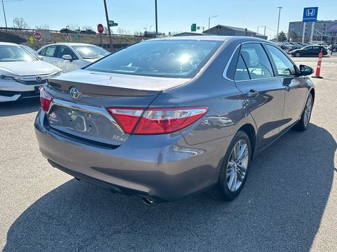 Used 2016 Toyota Camry SE image 7