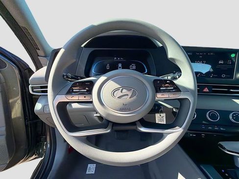New 2026 Hyundai Elantra SE image 11