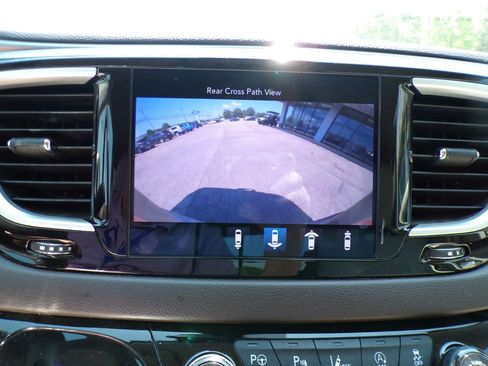 Used 2023 Chrysler Pacifica Touring-L FWD image 19