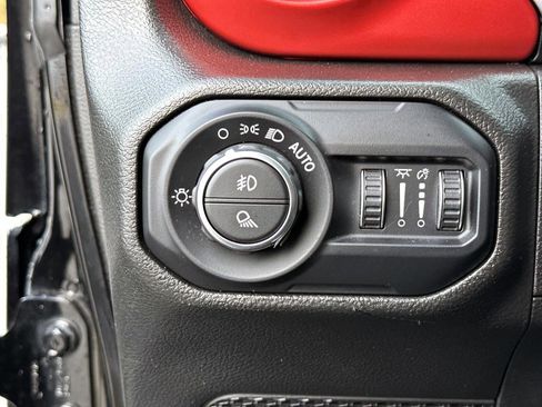 Certified 2022 Jeep Gladiator Rubicon w/ Cold Weather Group image 30