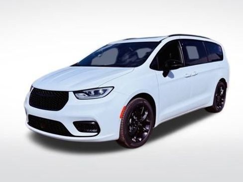 New 2026 Chrysler Pacifica Limited w/ S Appearance Package image 2