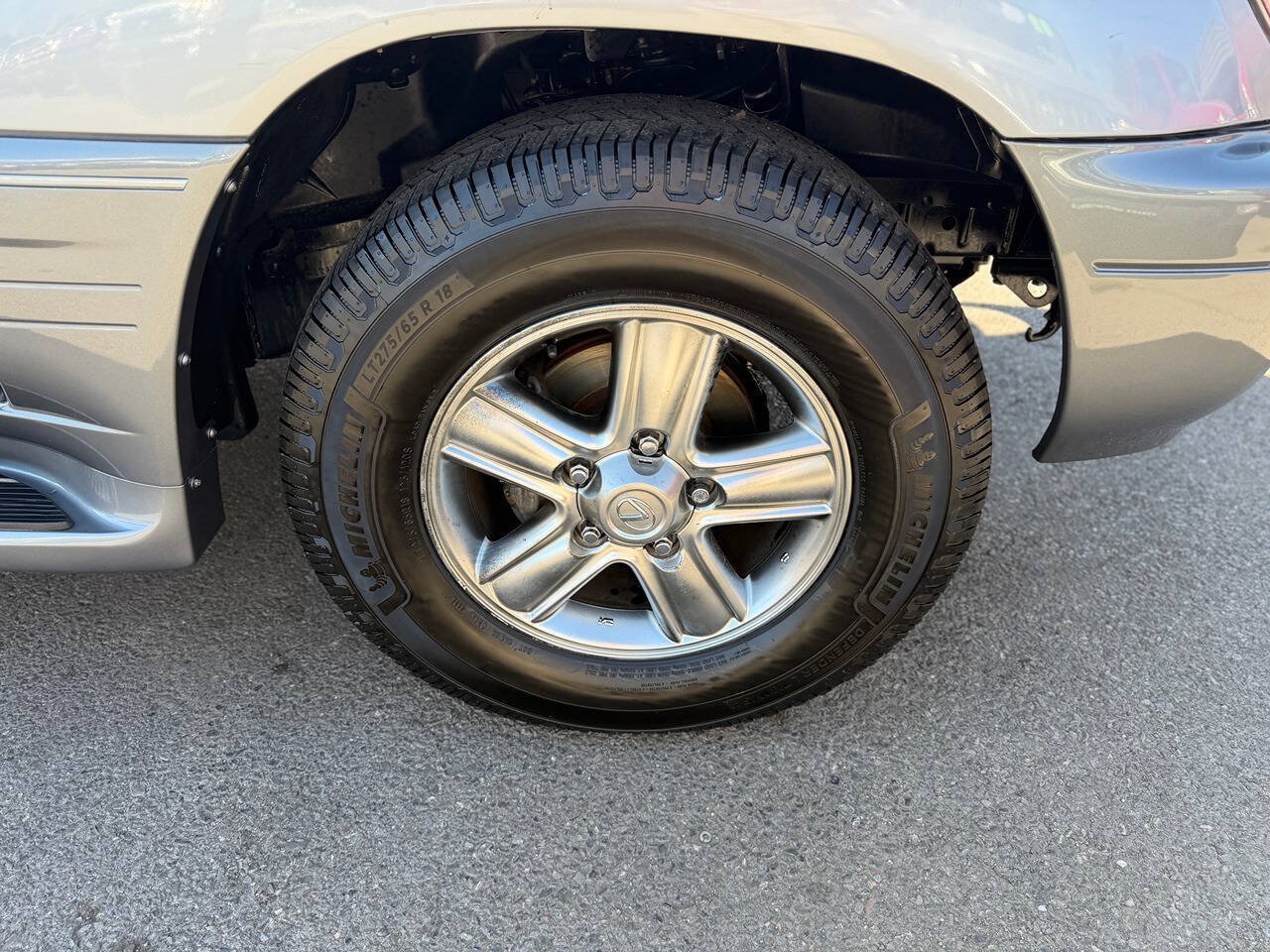 Used 2004 Lexus LX 470 4WD image 17