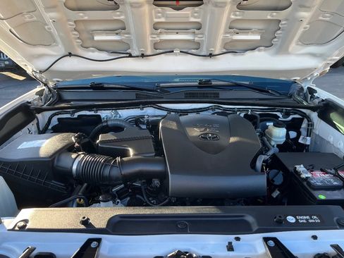 Used 2016 Toyota Tacoma TRD Sport image 37