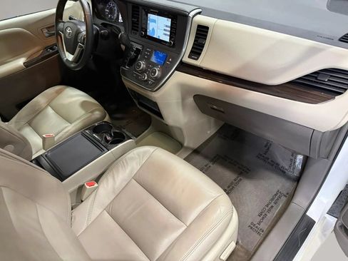 Used 2018 Toyota Sienna XLE w/ XLE Navigation Package FWD image 29