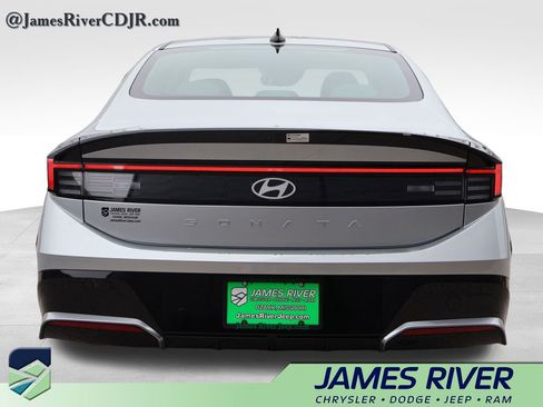 Used 2025 Hyundai Sonata SEL FWD image 4