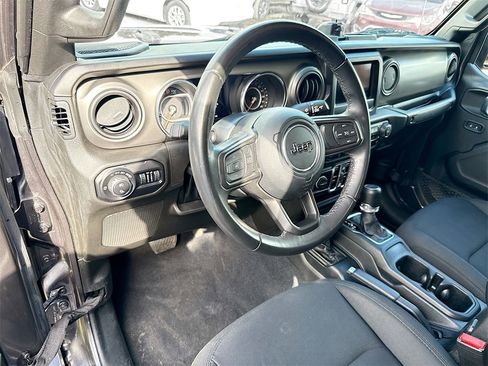 Used 2022 Jeep Gladiator Sport image 9