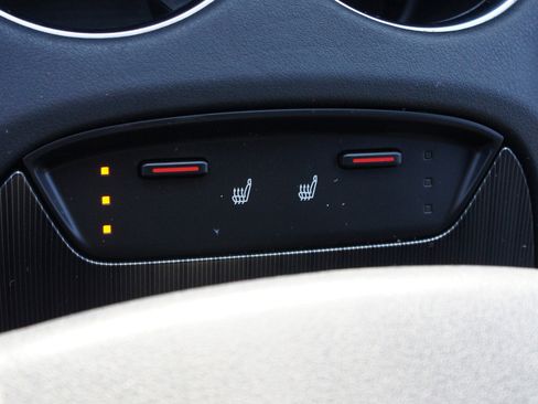 Used 2023 Toyota Venza XLE image 7