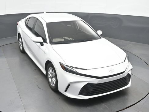 Used 2025 Toyota Camry LE FWD image 30