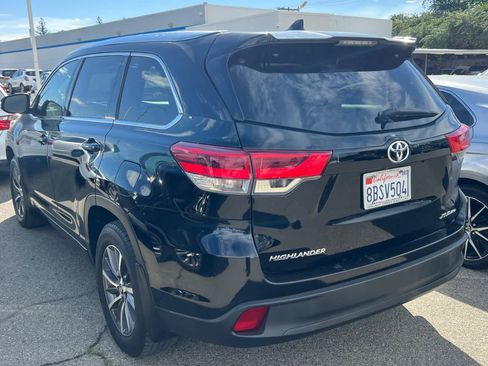 Certified 2017 Toyota Highlander XLE w/ Carpet Mat Package AWD/4WD image 6