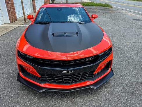 Used 2019 Chevrolet Camaro SS RWD image 9