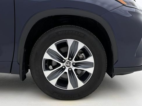 Used 2024 Toyota Highlander XLE image 29