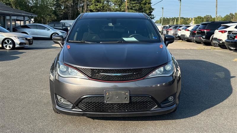 Used 2020 Chrysler Pacifica Touring w/ S Appearance Package FWD image 3