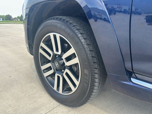 Used 2022 Toyota 4Runner Limited AWD/4WD image 10