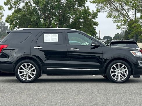 Used 2017 Ford Explorer Limited FWD image 3