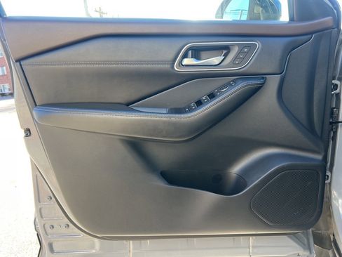 Used 2021 Nissan Rogue SL w/ Premium Package image 10