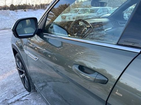 Used 2025 Volkswagen Atlas Cross Sport SEL Premium R-Line image 11